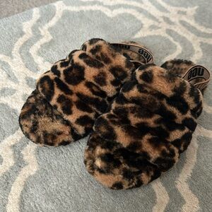 UGG Fuzzy Slippers ~ Kids Size 3